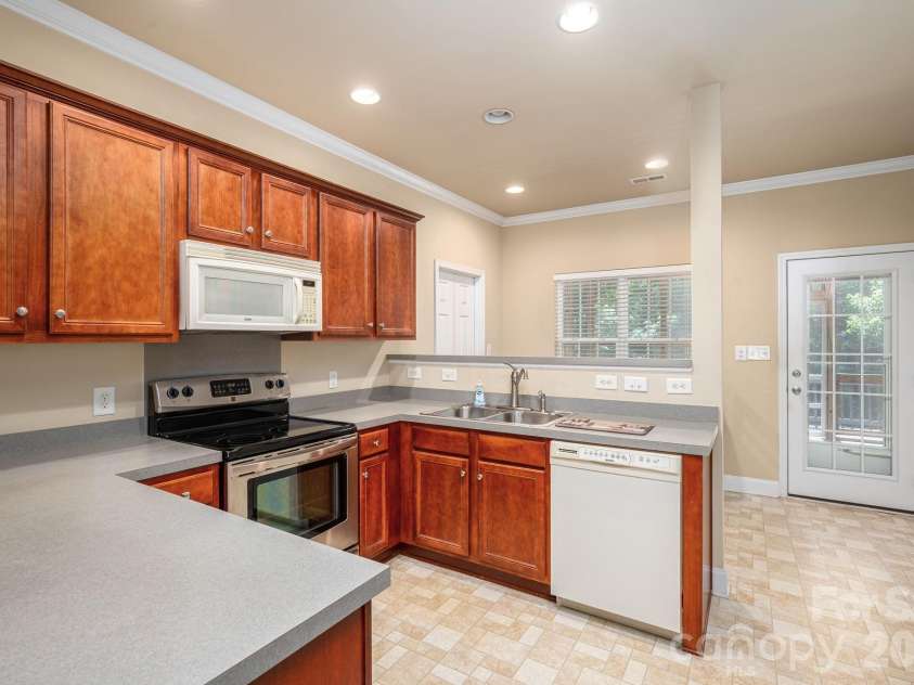 7212 Pinfeather Circle, Cramerton, NC 28032.  MLS# CAR4382915, YatesRealty ID 23975. 