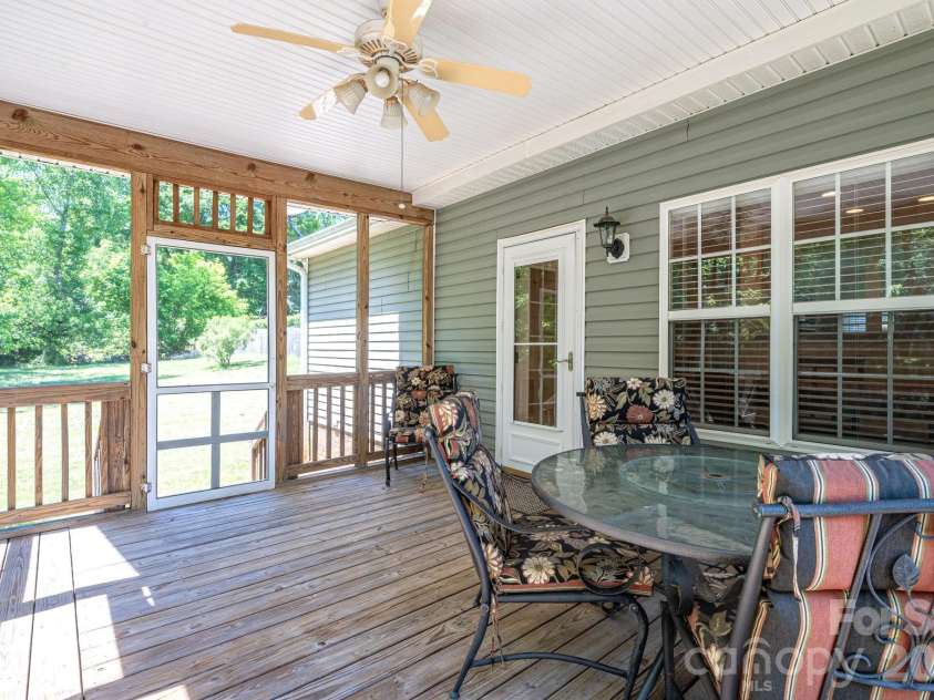 7212 Pinfeather Circle, Cramerton, NC 28032.  MLS# CAR4382915, YatesRealty ID 23975. 