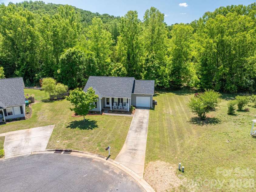 7212 Pinfeather Circle, Cramerton, NC 28032.  MLS# CAR4382915, YatesRealty ID 23975. 