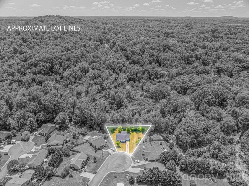 7212 Pinfeather Circle, Cramerton, NC 28032.  MLS# CAR4382915, YatesRealty ID 23975. 