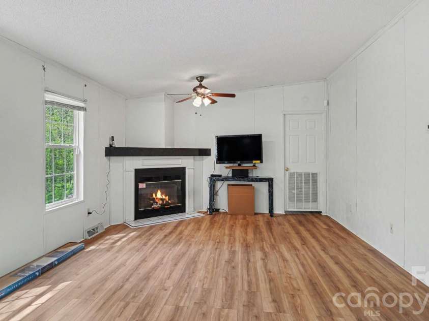 365 Brushy Drive, Lexington, NC 27295.  MLS# CAR4367745, YatesRealty ID 23976. 