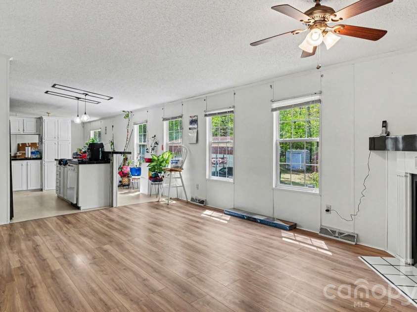 365 Brushy Drive, Lexington, NC 27295.  MLS# CAR4367745, YatesRealty ID 23976. 