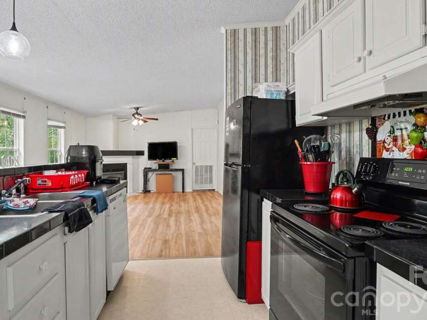 365 Brushy Drive, Lexington, NC 27295.  MLS# CAR4367745, YatesRealty ID 23976. 