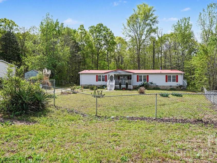 365 Brushy Drive, Lexington, NC 27295.  MLS# CAR4367745, YatesRealty ID 23976. 