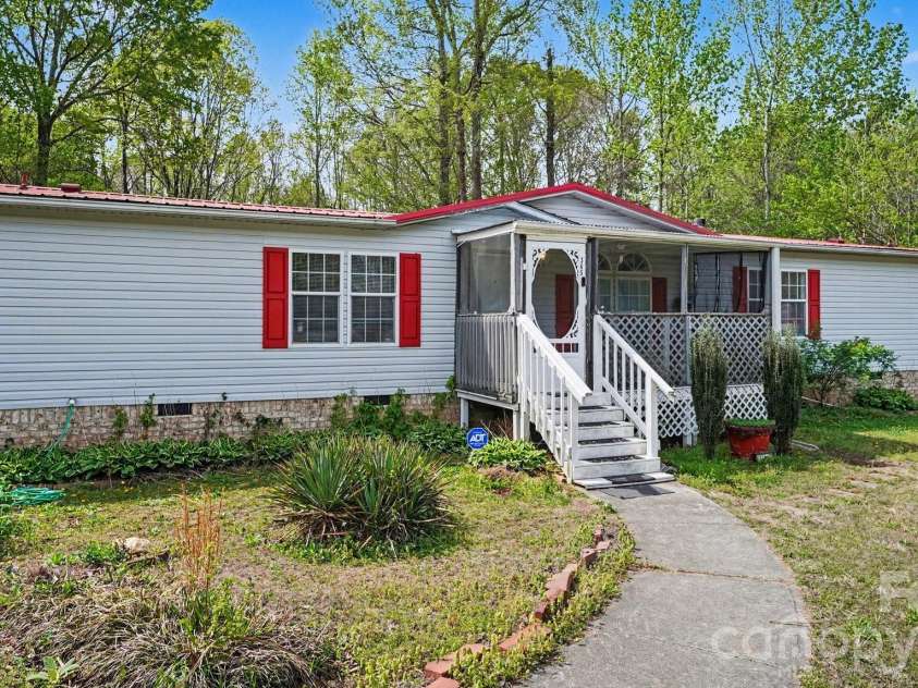 365 Brushy Drive, Lexington, NC 27295.  MLS# CAR4367745, YatesRealty ID 23976. 