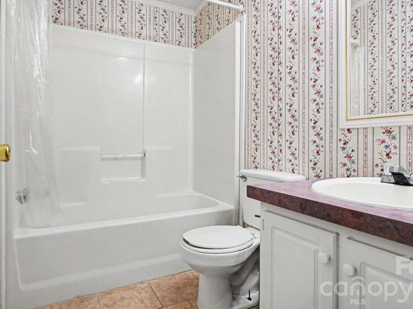 365 Brushy Drive, Lexington, NC 27295.  MLS# CAR4367745, YatesRealty ID 23976. HALL BATH