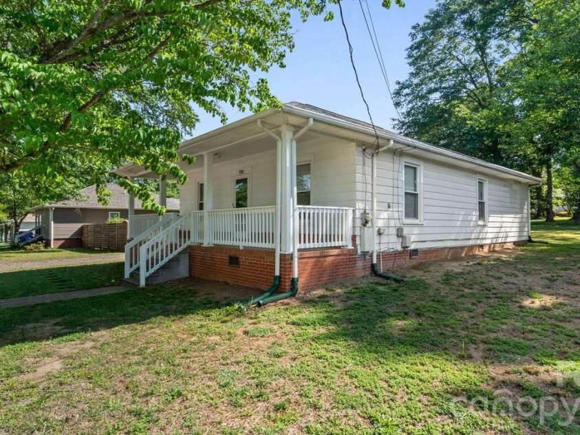 110 Globe Street, Mount Holly, NC 28120.  MLS# CAR4384088, YatesRealty ID 23977. 