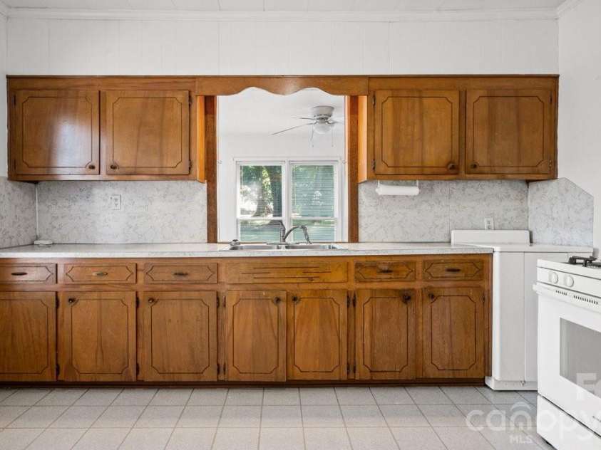 110 Globe Street, Mount Holly, NC 28120.  MLS# CAR4384088, YatesRealty ID 23977. 