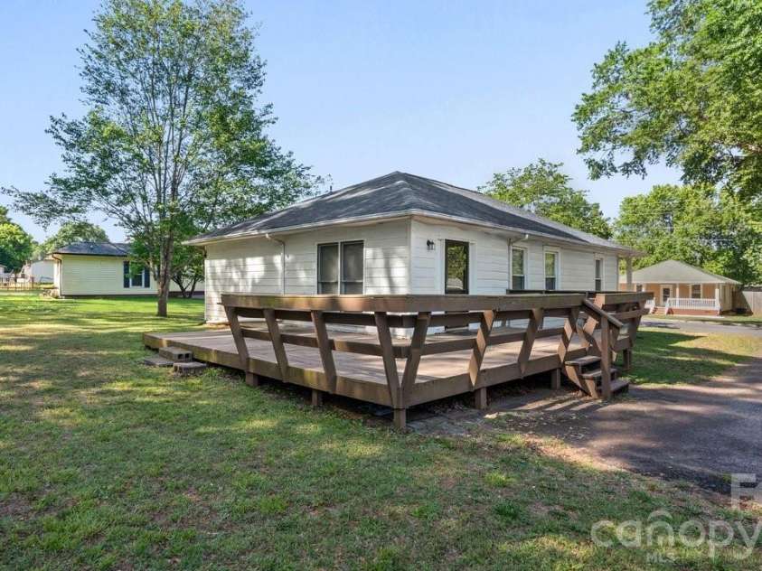110 Globe Street, Mount Holly, NC 28120.  MLS# CAR4384088, YatesRealty ID 23977. 
