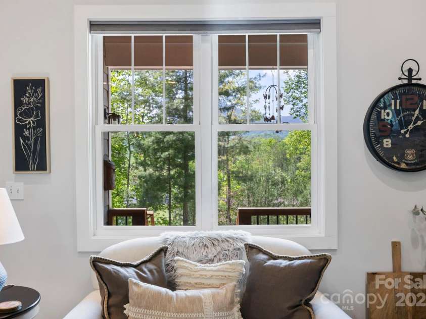 9 Oak Mountain Drive, Leicester, NC 28748.  MLS# CAR4253032, YatesRealty ID 23978. 