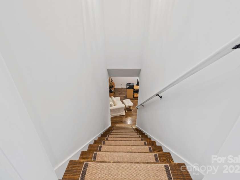 9 Oak Mountain Drive, Leicester, NC 28748.  MLS# CAR4253032, YatesRealty ID 23978. 
