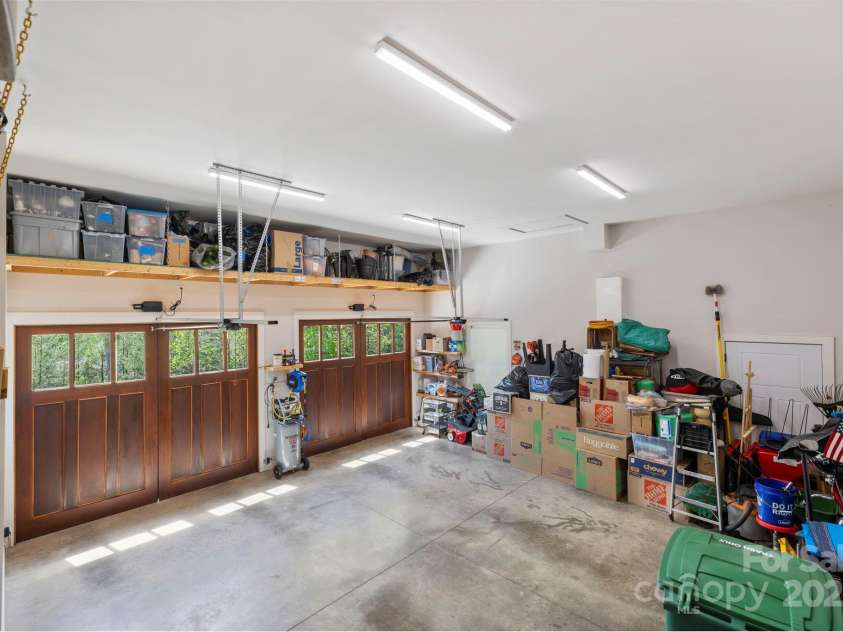9 Oak Mountain Drive, Leicester, NC 28748.  MLS# CAR4253032, YatesRealty ID 23978. 