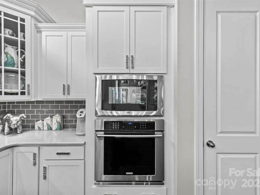 9750 Briarwick Lane, Charlotte, NC 28277.  MLS# CAR4258186, YatesRealty ID 23979. 