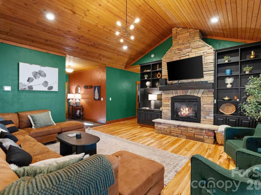 39 Great Aspen Way, Black Mountain, NC 28711.  MLS# CAR4329726, YatesRealty ID 2398. 