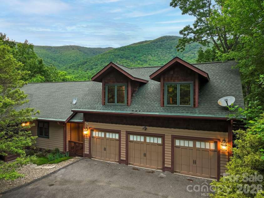 39 Great Aspen Way, Black Mountain, NC 28711.  MLS# CAR4329726, YatesRealty ID 2398. 