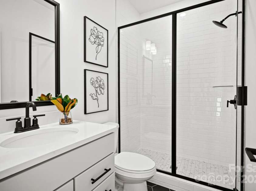 14011 Camden Close Circle, Huntersville, NC 28078.  MLS# CAR4271139, YatesRealty ID 23982. Ensuite bath with full tile shower