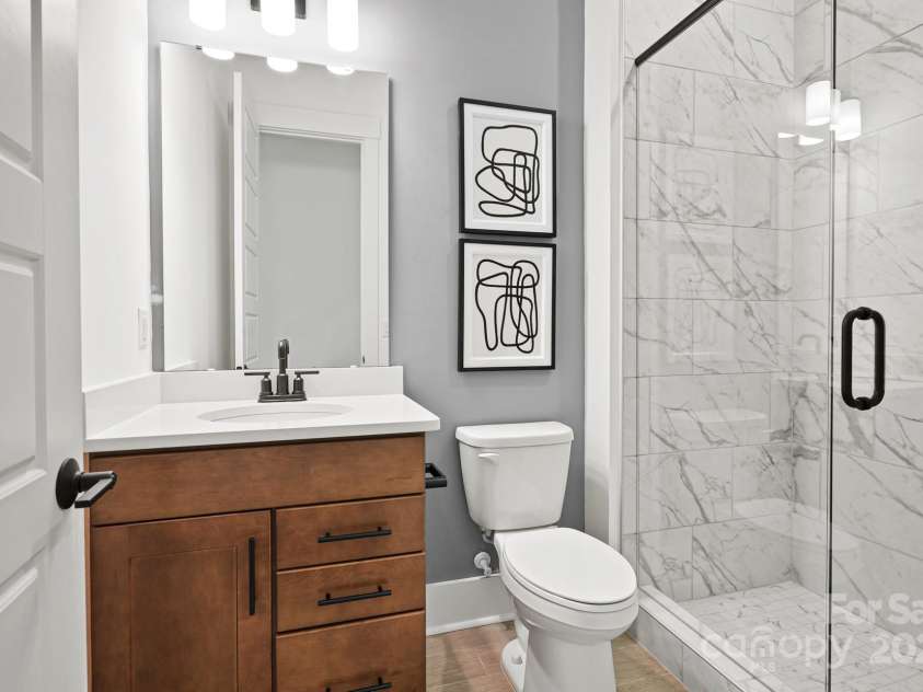 14011 Camden Close Circle, Huntersville, NC 28078.  MLS# CAR4271139, YatesRealty ID 23982. Ensuite first floor full bath with full tile shower