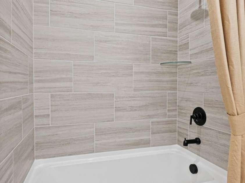 14011 Camden Close Circle, Huntersville, NC 28078.  MLS# CAR4271139, YatesRealty ID 23982. Full tile walls at tub in secondary bath