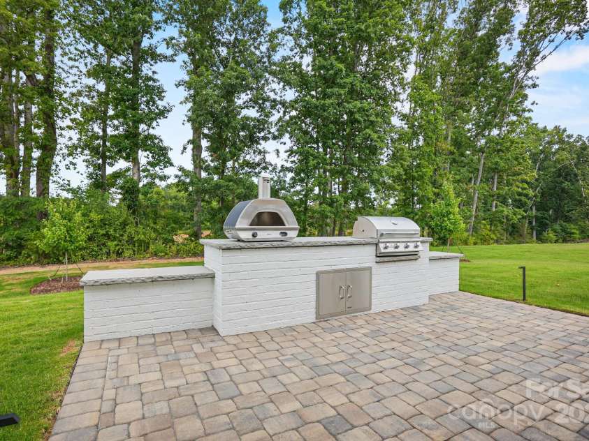14011 Camden Close Circle, Huntersville, NC 28078.  MLS# CAR4271139, YatesRealty ID 23982. Outdoor living with paver patio, grill and pizza oven