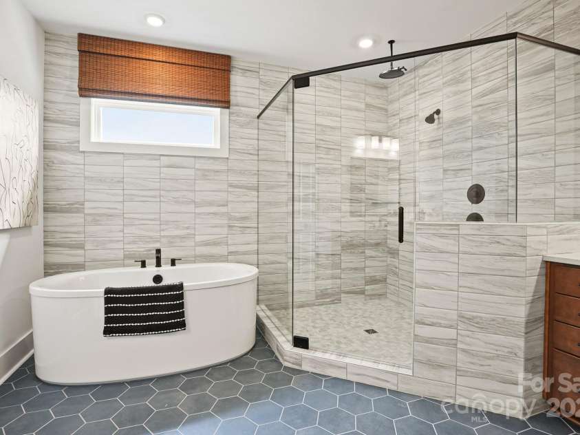 14011 Camden Close Circle, Huntersville, NC 28078.  MLS# CAR4271139, YatesRealty ID 23982. Oversized shower and free standing tub
