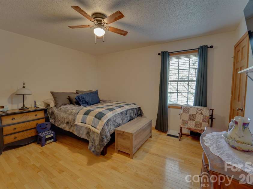 335 Icenhower Road, Leicester, NC 28748.  MLS# CAR4361299, YatesRealty ID 23982. 