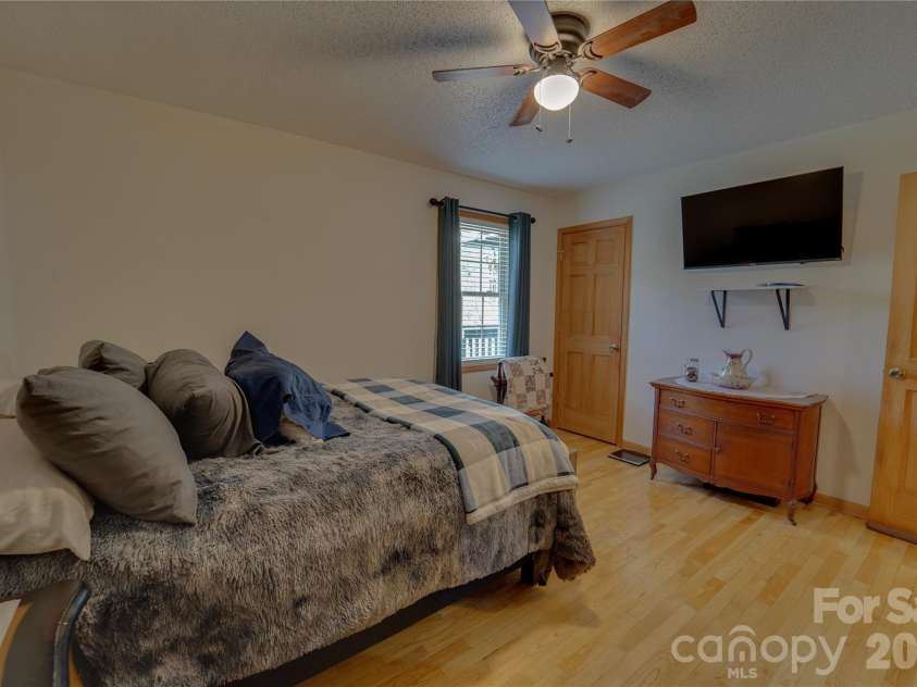 335 Icenhower Road, Leicester, NC 28748.  MLS# CAR4361299, YatesRealty ID 23982. 