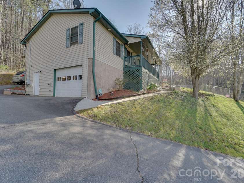335 Icenhower Road, Leicester, NC 28748.  MLS# CAR4361299, YatesRealty ID 23982. 