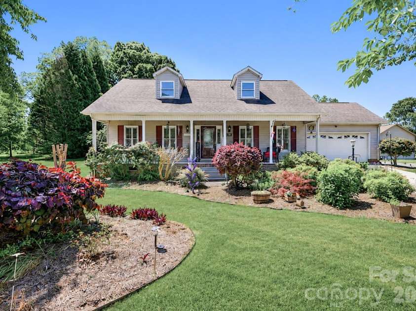 108 Garrison Drive, Statesville, NC 28677.  MLS# CAR4377910, YatesRealty ID 23983. 