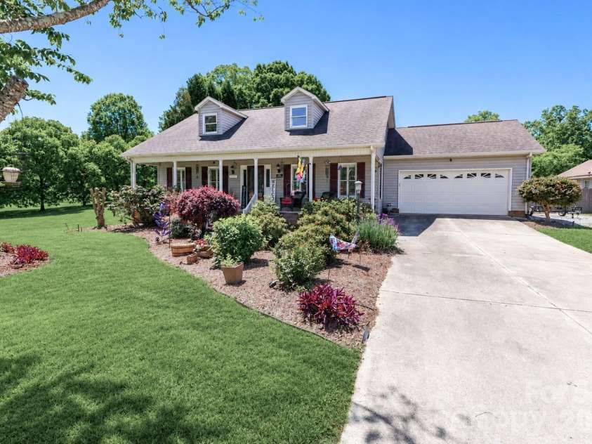 108 Garrison Drive, Statesville, NC 28677.  MLS# CAR4377910, YatesRealty ID 23983. 