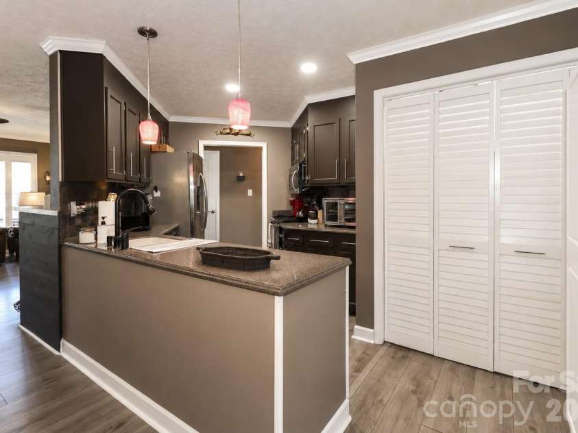 108 Garrison Drive, Statesville, NC 28677.  MLS# CAR4377910, YatesRealty ID 23983. 