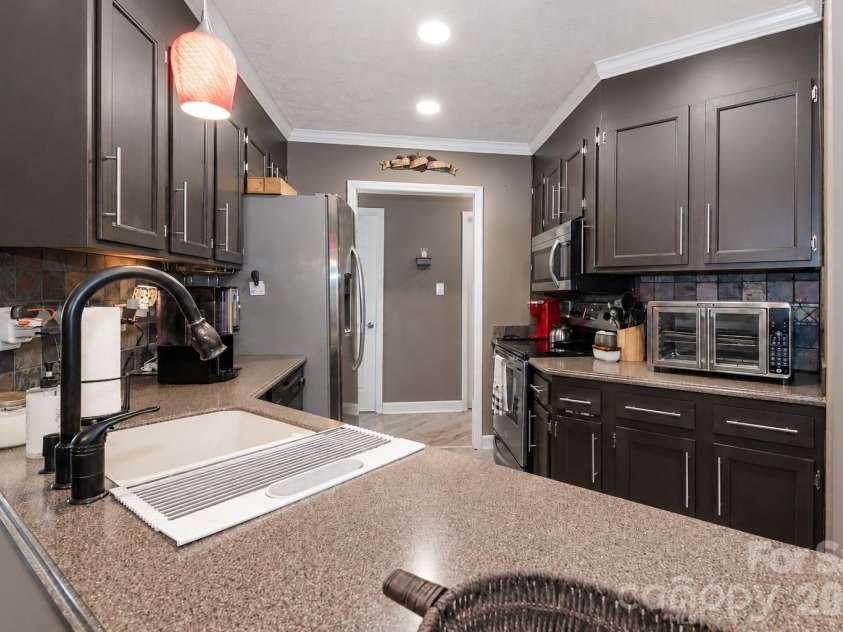 108 Garrison Drive, Statesville, NC 28677.  MLS# CAR4377910, YatesRealty ID 23983. 