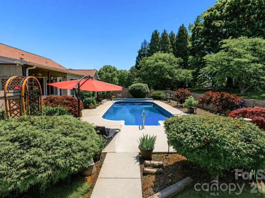 108 Garrison Drive, Statesville, NC 28677.  MLS# CAR4377910, YatesRealty ID 23983. 