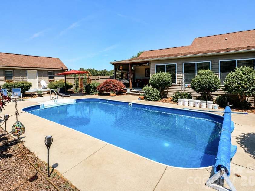 108 Garrison Drive, Statesville, NC 28677.  MLS# CAR4377910, YatesRealty ID 23983. 