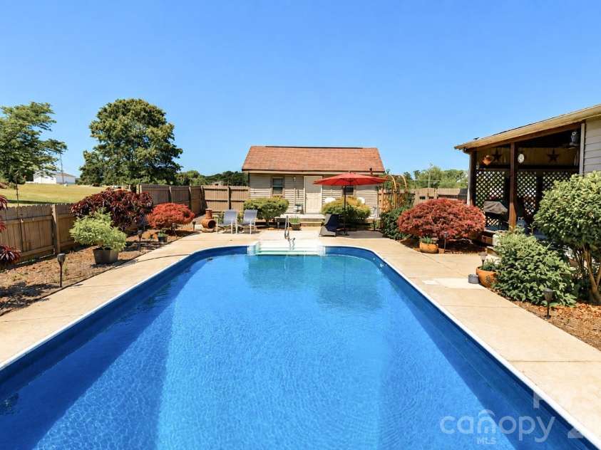 108 Garrison Drive, Statesville, NC 28677.  MLS# CAR4377910, YatesRealty ID 23983. 