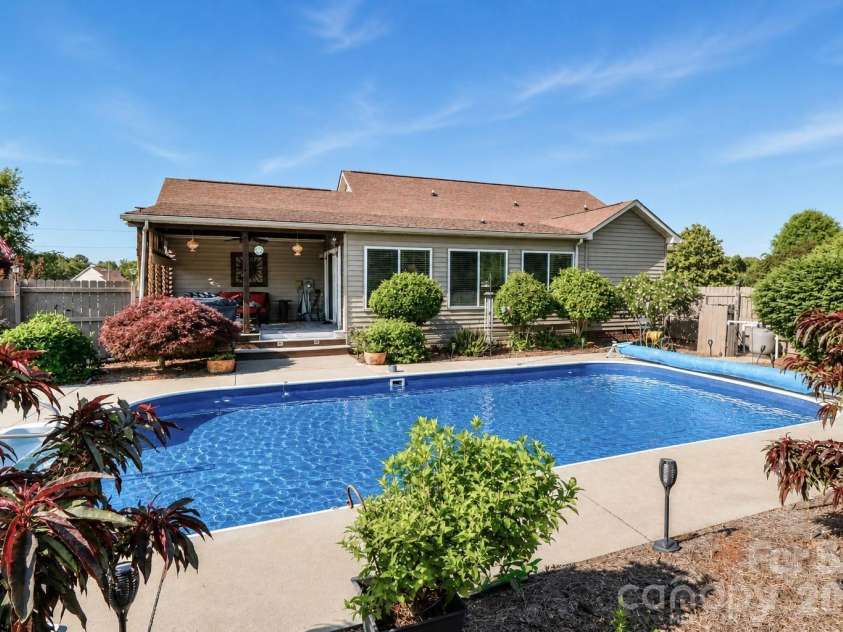 108 Garrison Drive, Statesville, NC 28677.  MLS# CAR4377910, YatesRealty ID 23983. 