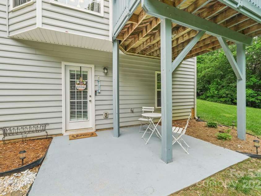 5021 Meadow Woods Drive, Lowell, NC 28098.  MLS# CAR4263183, YatesRealty ID 23983. 