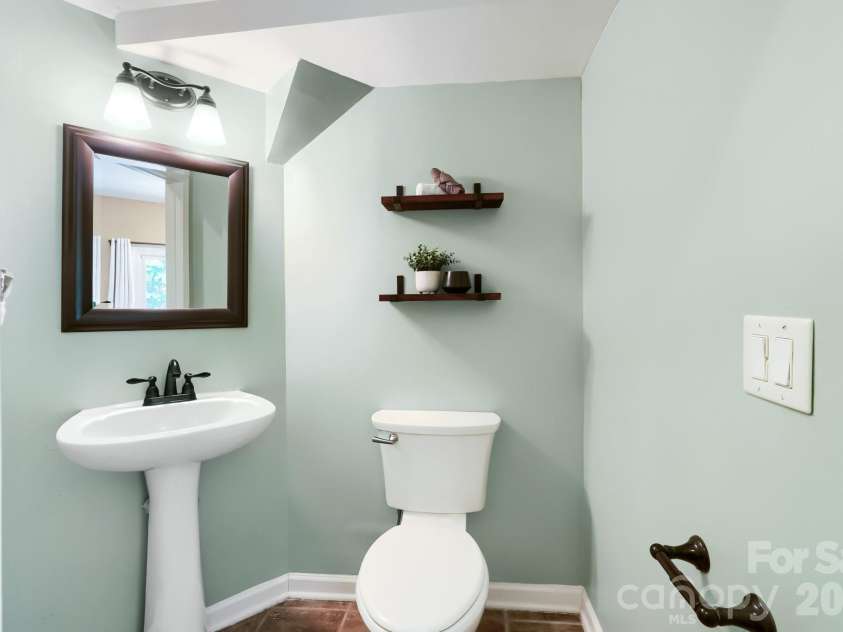 6408 Fillian Lane, Charlotte, NC 28269.  MLS# CAR4374628, YatesRealty ID 23984. Half Bath on Main