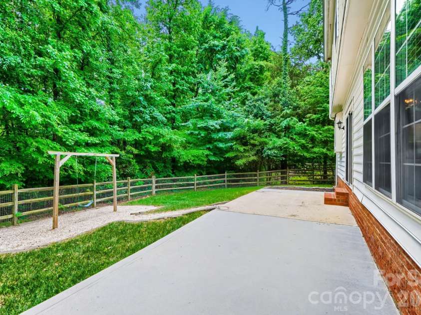 6408 Fillian Lane, Charlotte, NC 28269.  MLS# CAR4374628, YatesRealty ID 23984. Large Patio