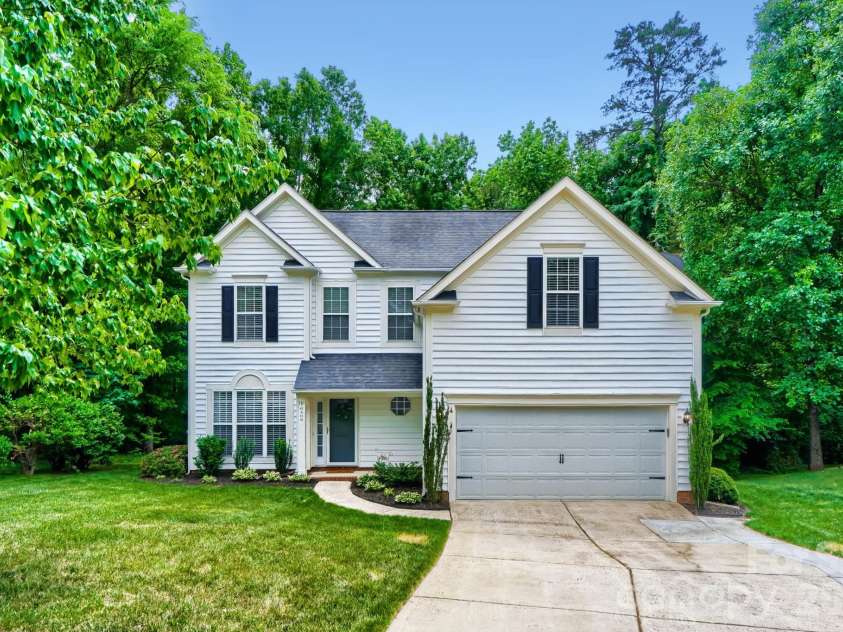 6408 Fillian Lane, Charlotte, NC 28269.  MLS# CAR4374628, YatesRealty ID 23984. Long Driveway - Extra Parking!