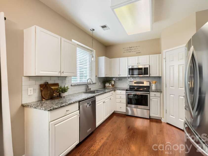 6408 Fillian Lane, Charlotte, NC 28269.  MLS# CAR4374628, YatesRealty ID 23984. White Cabinets