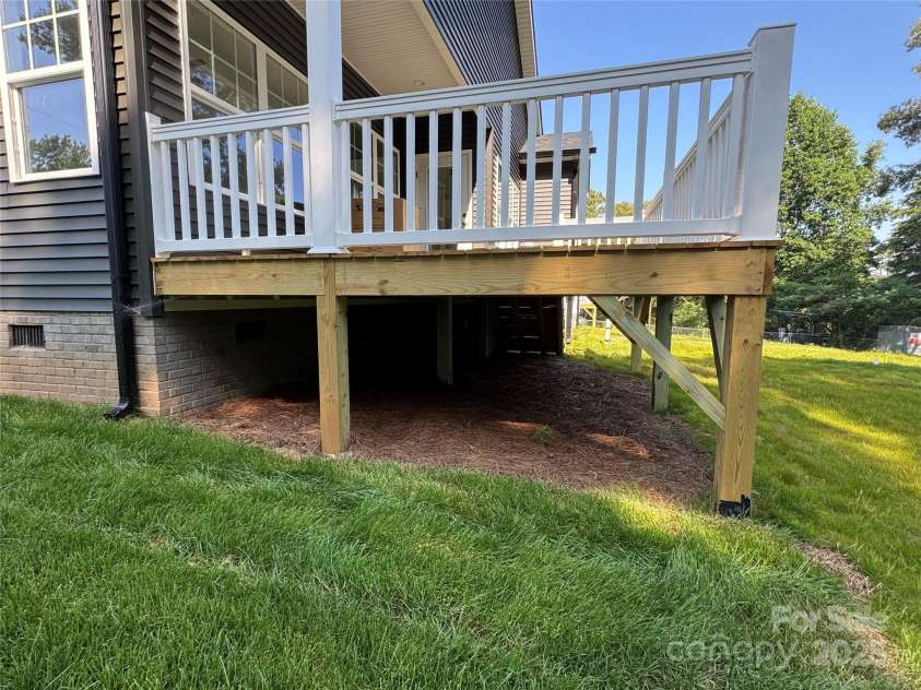 414 Westview Street, Gastonia, NC 28052.  MLS# CAR4276991, YatesRealty ID 23985. 12x15' Deck