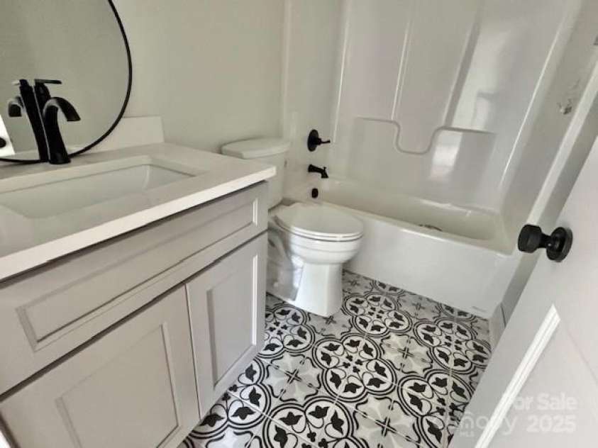 414 Westview Street, Gastonia, NC 28052.  MLS# CAR4276991, YatesRealty ID 23985. Hallway bath