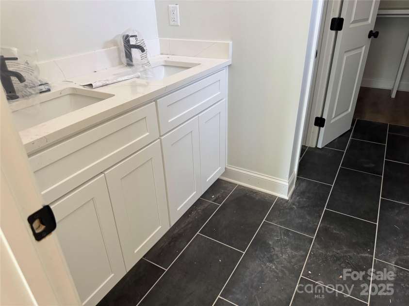 414 Westview Street, Gastonia, NC 28052.  MLS# CAR4276991, YatesRealty ID 23985. Primary bath