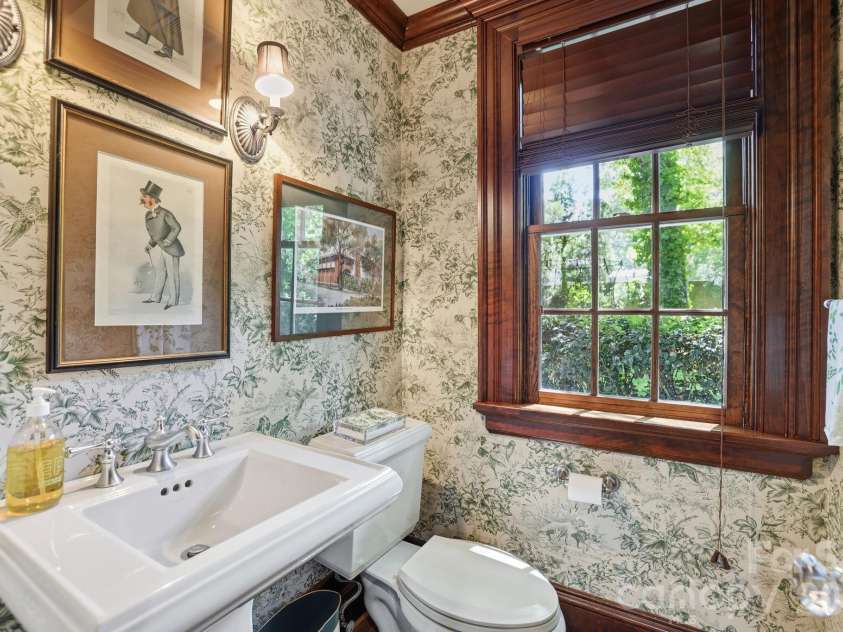 937 Granville Road, Charlotte, NC 28207.  MLS# CAR4380176, YatesRealty ID 23985. 