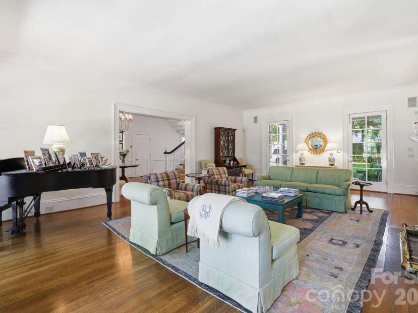 937 Granville Road, Charlotte, NC 28207.  MLS# CAR4380176, YatesRealty ID 23985. 