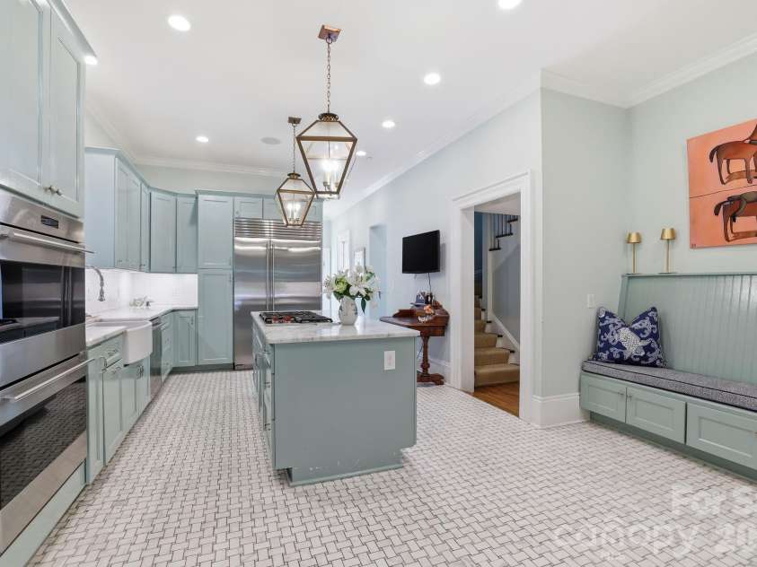 937 Granville Road, Charlotte, NC 28207.  MLS# CAR4380176, YatesRealty ID 23985. 