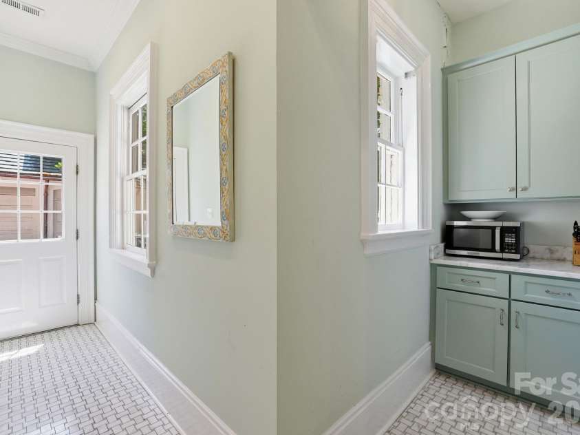 937 Granville Road, Charlotte, NC 28207.  MLS# CAR4380176, YatesRealty ID 23985. 