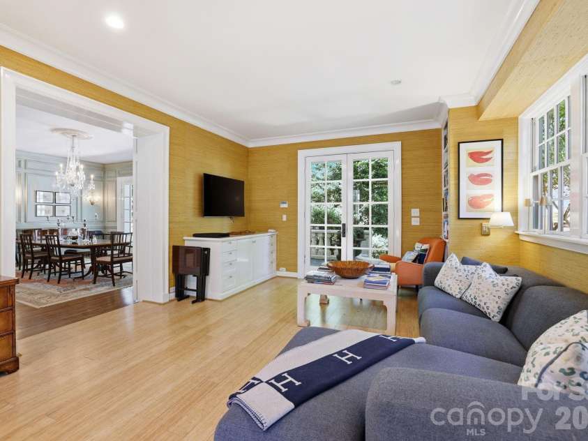 937 Granville Road, Charlotte, NC 28207.  MLS# CAR4380176, YatesRealty ID 23985. 