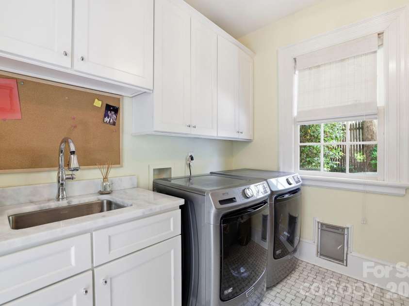 937 Granville Road, Charlotte, NC 28207.  MLS# CAR4380176, YatesRealty ID 23985. 