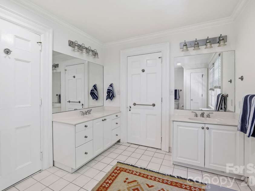 937 Granville Road, Charlotte, NC 28207.  MLS# CAR4380176, YatesRealty ID 23985. 